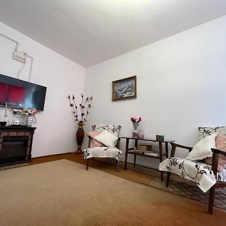 Appartement Lala's sweet nest à Călimăneşti Extérieur photo